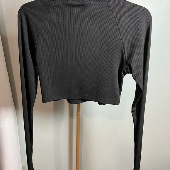 SHEIN Black Crop Top with Trendy Design and Comfortable Fit - Picture 2 of 3